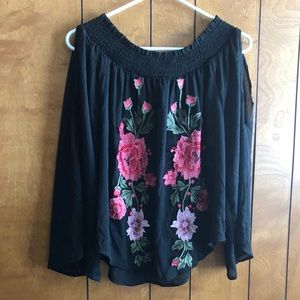 NWOT Top Chic Cut Out Floral Embroidered Cold Shoulder Off Shoulder Top M